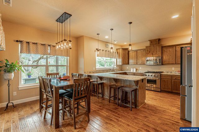 217 White Oak Wy, Shady Cove, OR 97539