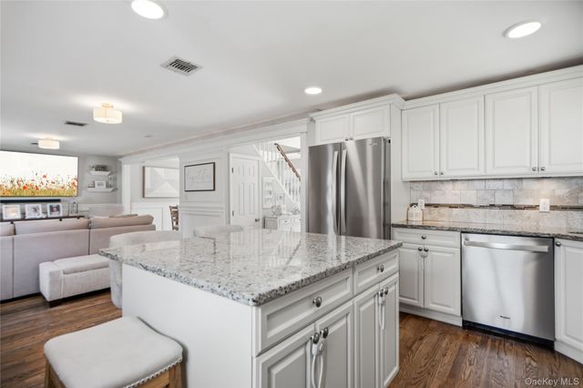 4 Acorn Street, Ronkonkoma, NY 11779