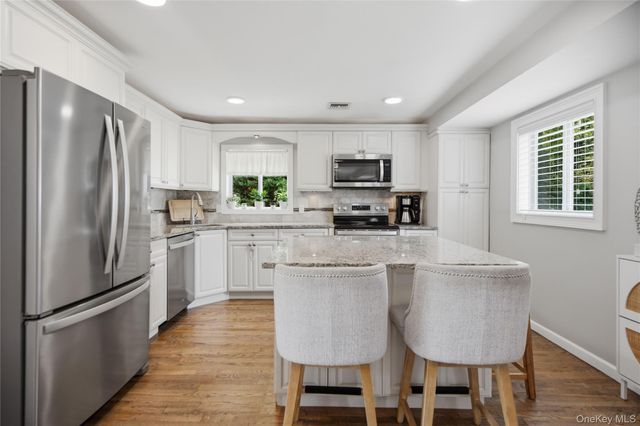 4 Acorn Street, Ronkonkoma, NY 11779