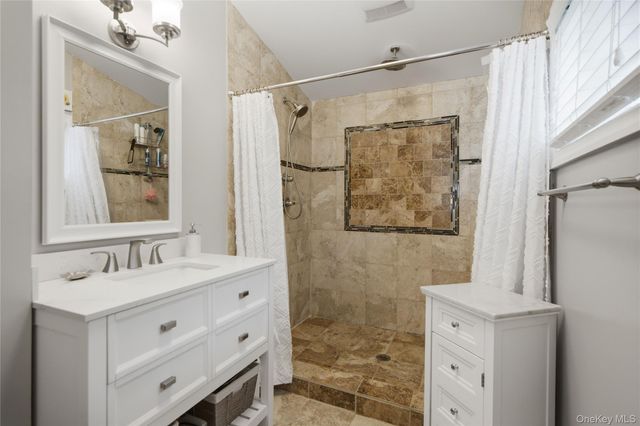 4 Acorn Street, Ronkonkoma, NY 11779