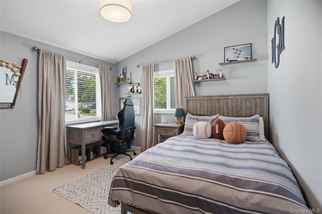 4 Acorn Street, Ronkonkoma, NY 11779