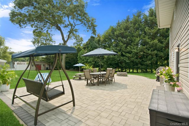 4 Acorn Street, Ronkonkoma, NY 11779