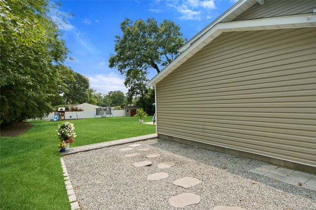 4 Acorn Street, Ronkonkoma, NY 11779