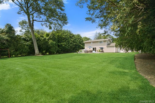4 Acorn Street, Ronkonkoma, NY 11779