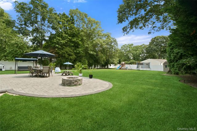 4 Acorn Street, Ronkonkoma, NY 11779