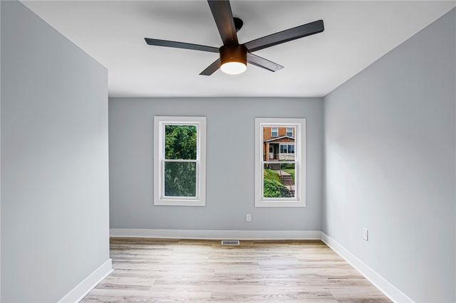 4239 Stanley St, Greenfield, PA 15207