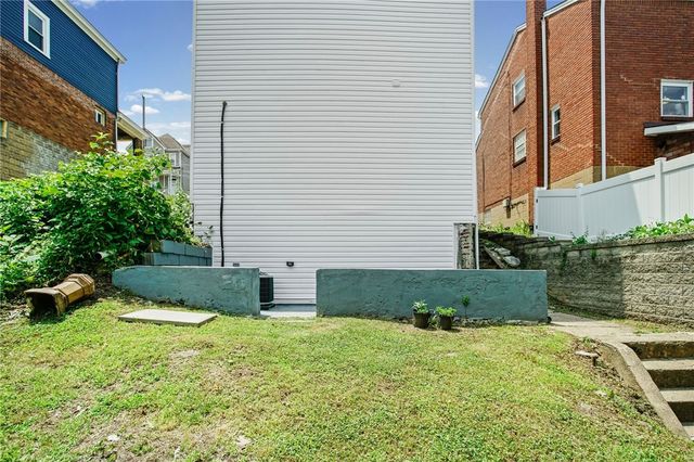 4239 Stanley St, Greenfield, PA 15207