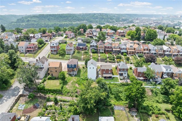 4239 Stanley St, Greenfield, PA 15207