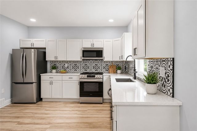 4239 Stanley St, Greenfield, PA 15207