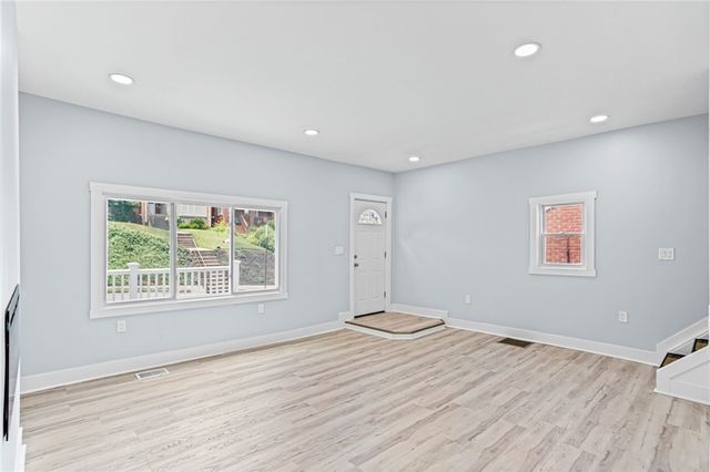 4239 Stanley St, Greenfield, PA 15207