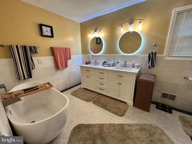 920 MORNINGDALE DR, Wilmington, DE 19810