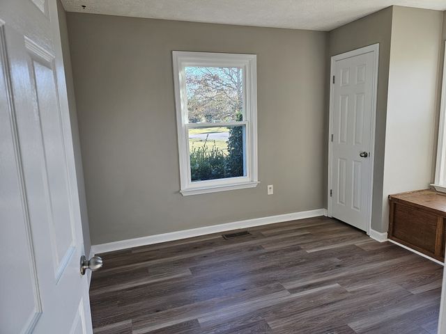 1994 Overland Dr, Chapel Hill, TN 37034