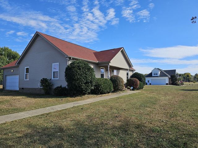 1994 Overland Dr, Chapel Hill, TN 37034