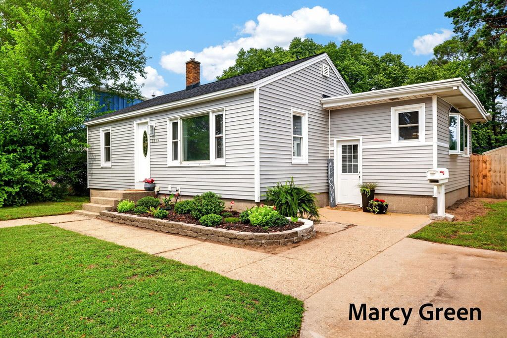 1519 Grant Avenue, Grand Haven, MI 49417