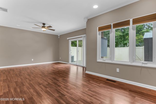 302 Cutty Court, Toms River, NJ 08753