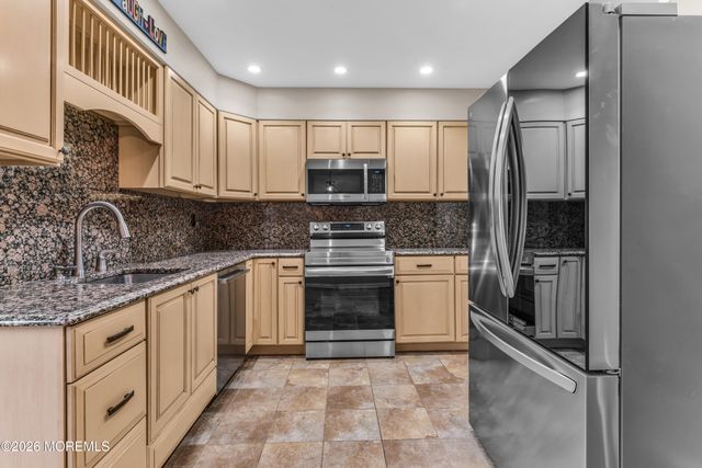 302 Cutty Court, Toms River, NJ 08753