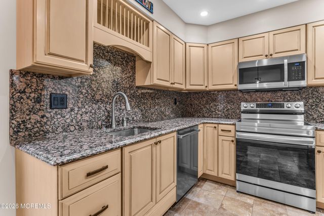 302 Cutty Court, Toms River, NJ 08753