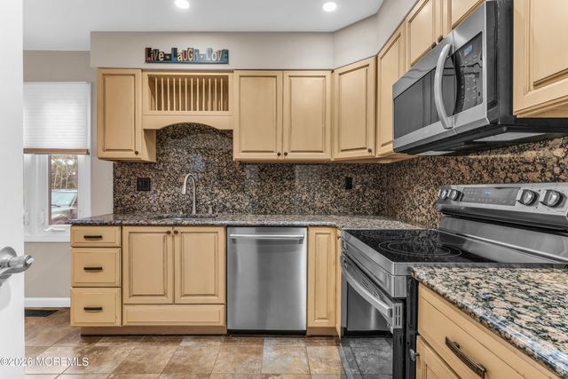302 Cutty Court, Toms River, NJ 08753