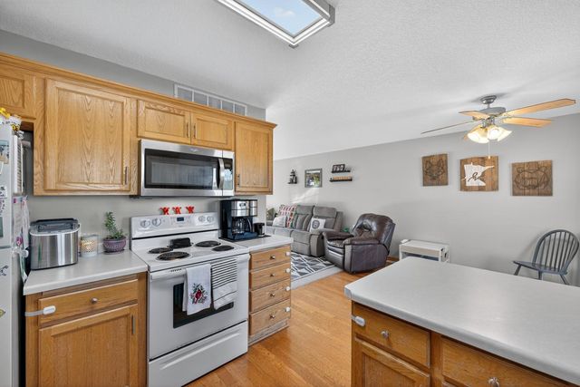 738 Baylee Place SW, Pine Island, MN 55963