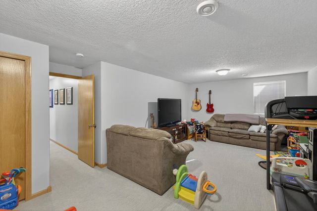 738 Baylee Place SW, Pine Island, MN 55963