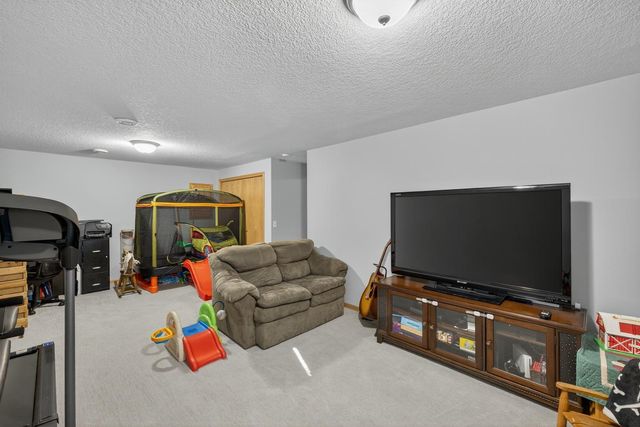 738 Baylee Place SW, Pine Island, MN 55963