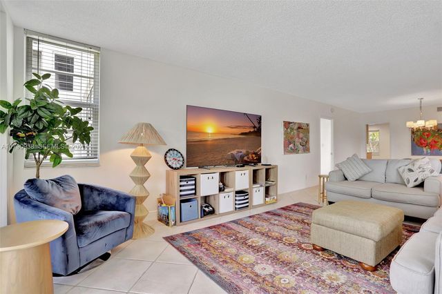 4020 W Palm Aire Drive 204, Pompano Beach, FL 33069