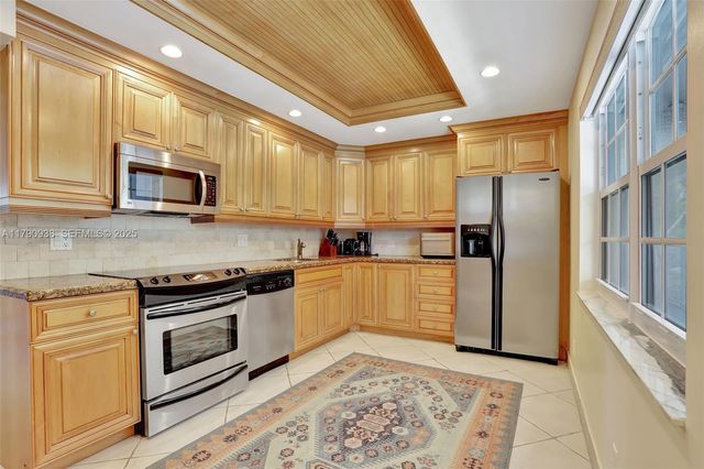4020 W Palm Aire Drive 204, Pompano Beach, FL 33069