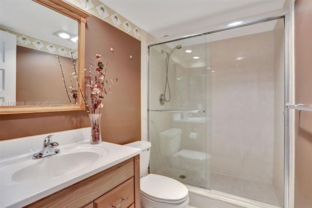 4020 W Palm Aire Drive 204, Pompano Beach, FL 33069