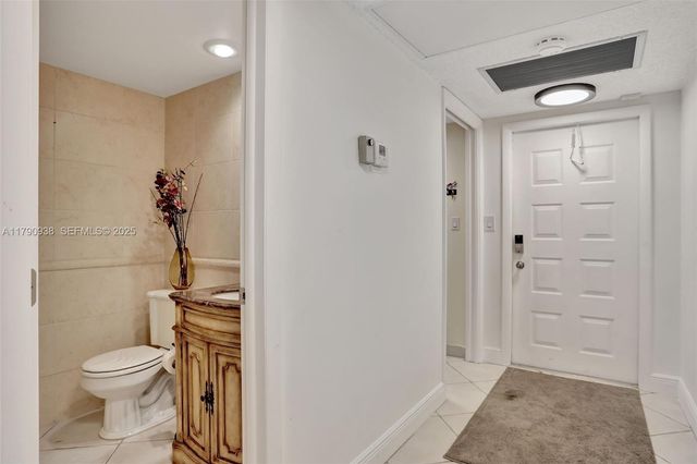 4020 W Palm Aire Drive 204, Pompano Beach, FL 33069