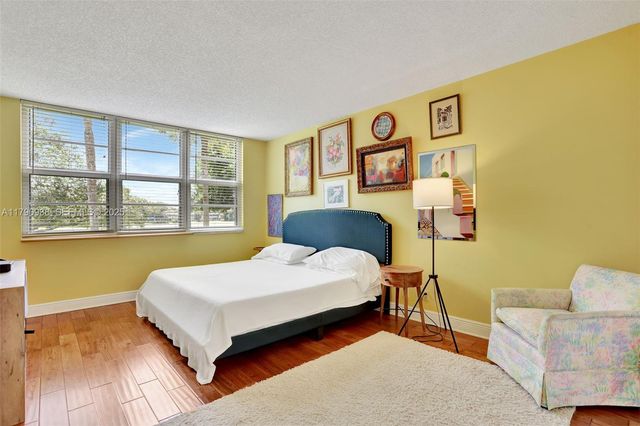 4020 W Palm Aire Drive 204, Pompano Beach, FL 33069