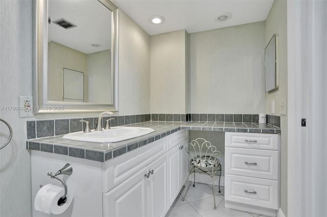4020 W Palm Aire Drive 204, Pompano Beach, FL 33069