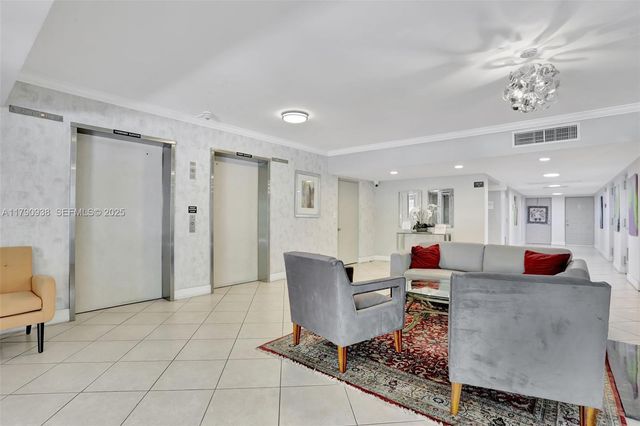 4020 W Palm Aire Drive 204, Pompano Beach, FL 33069
