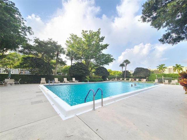 4020 W Palm Aire Drive 204, Pompano Beach, FL 33069