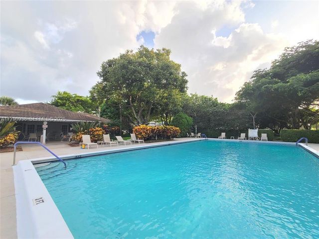 4020 W Palm Aire Drive 204, Pompano Beach, FL 33069
