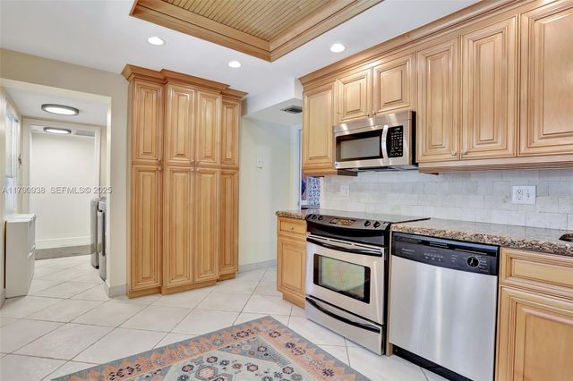 4020 W Palm Aire Drive 204, Pompano Beach, FL 33069