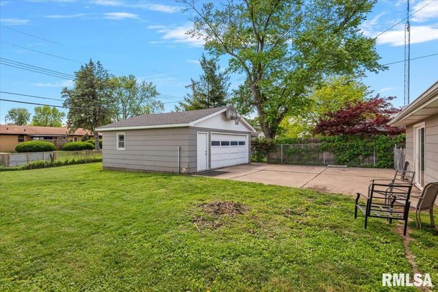 2128 BLACKHAWK Road, Springfield, IL 62702