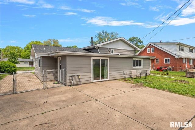 2128 BLACKHAWK Road, Springfield, IL 62702