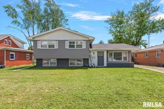 2128 BLACKHAWK Road, Springfield, IL 62702