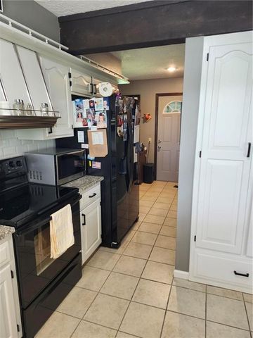 28200 S Grand River Road, Freeman, MO 64746