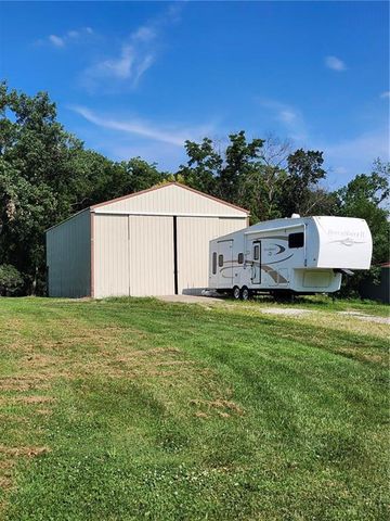 28200 S Grand River Road, Freeman, MO 64746