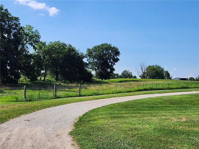 28200 S Grand River Road, Freeman, MO 64746