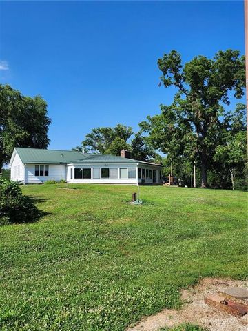28200 S Grand River Road, Freeman, MO 64746