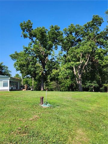 28200 S Grand River Road, Freeman, MO 64746