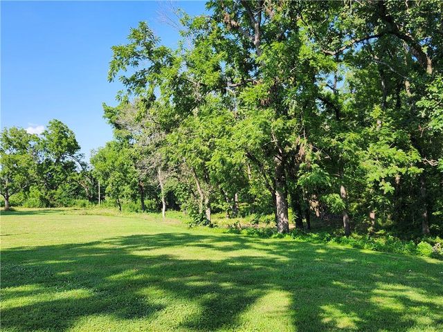 28200 S Grand River Road, Freeman, MO 64746