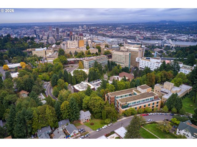 909 Sw GAINES St, Portland, OR 97239