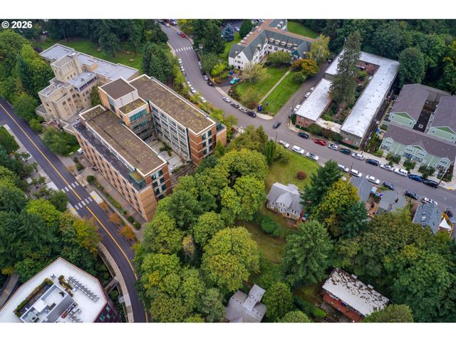 909 Sw GAINES St, Portland, OR 97239