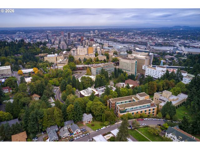 909 Sw GAINES St, Portland, OR 97239