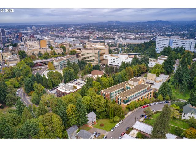 909 Sw GAINES St, Portland, OR 97239