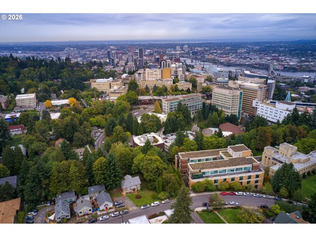 909 Sw GAINES St, Portland, OR 97239