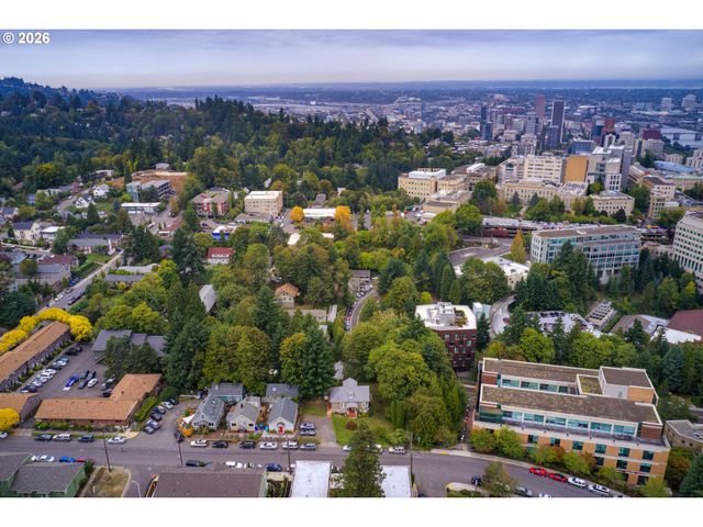 909 Sw GAINES St, Portland, OR 97239